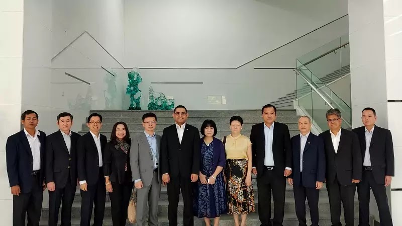 ASEAN Consulate-Generals Made First Visit to OPPO Headquarters