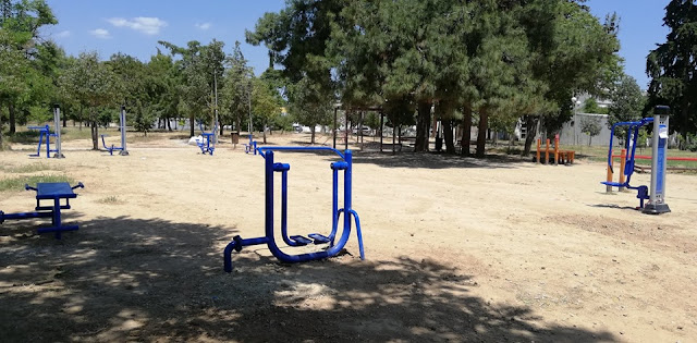 Νέα υπαίθρια όργανα γυμναστικής για τους επισκέπτες του πάρκου Τρίτση