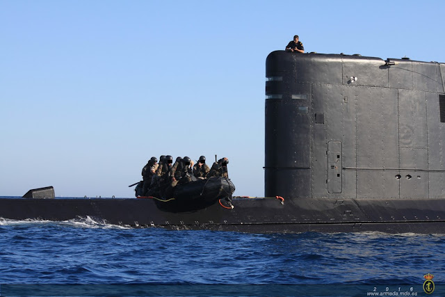 El Curso de Aptitud de Guerra Naval Especial se adiestra desde plataforma submarina