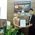 CEO Thái Aiti cấp chứng nhận học viên khóa thiết kế WordPress