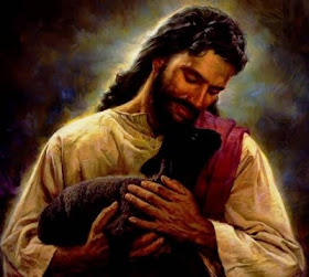 Jesus levando ovelha negra nos braços