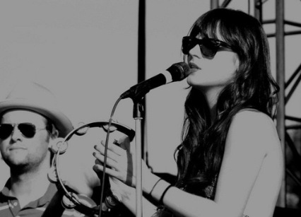 artist-black-music-show-white-zooey-deschanel-Favim.com-74673