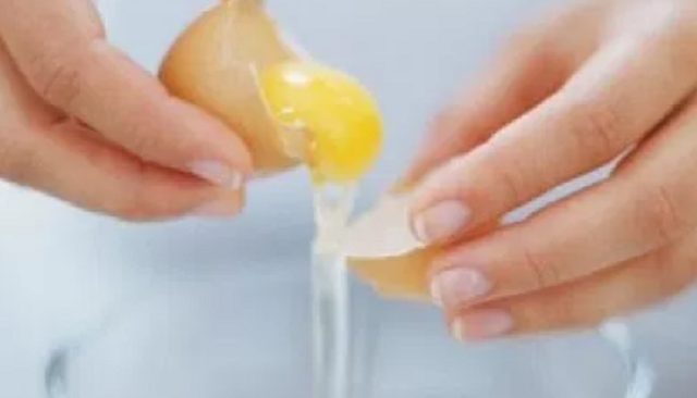 8 Powerful Ways to Remove Acne Scars with Egg White