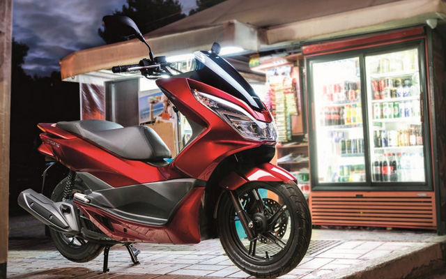 новый скутер Honda PCX 125