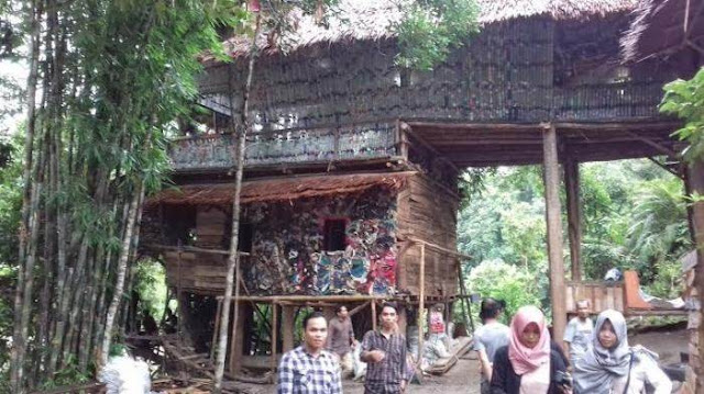 Meski Tak Tamat SD, Pria Berjiwa Sosial Tinggi Ini Bisa Nikahi Bule Jerman Yang Telah Jadi Mualaf