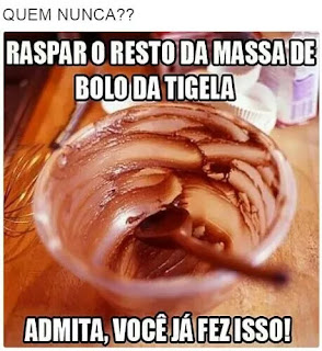 Raspar o resto da massa de bolo da tigela Admita, Você já fez isso!