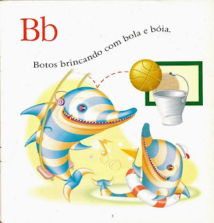 Botos brincam com bola e bóia