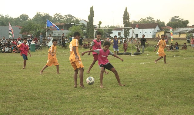 Cari Bibit Sepak Bola, Karang Taruna kelurahan Selang Gelar Turnamen Mini Soccer “Ngbuburit Cup”