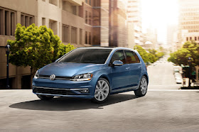 Front 3/4 view of 2019 Volkswagen Golf