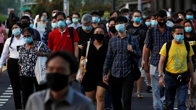 Những người đi làm ở Singapore năm 2020: Thế giới đang kém hạnh phúc hơn trước COVID-19. © Reuters