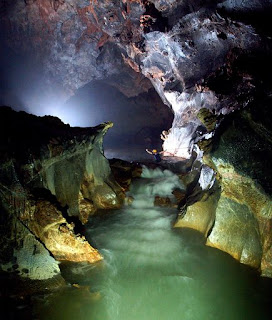 Biggest-Vietnam-Son-Doong-Cave-Wallpaper