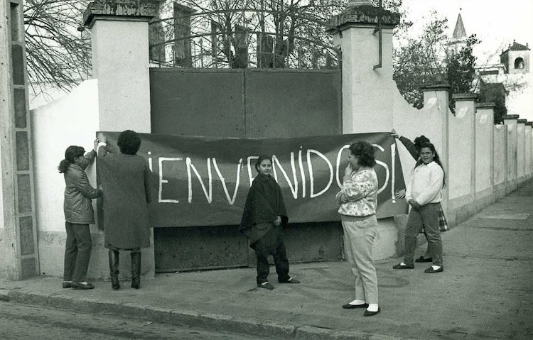 Cancela de entrada al antiguo Colegio de la Almona