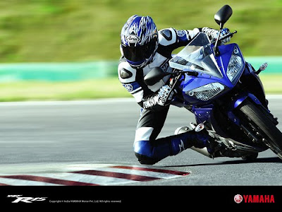 2009 Yamaha YZF-R15 Action