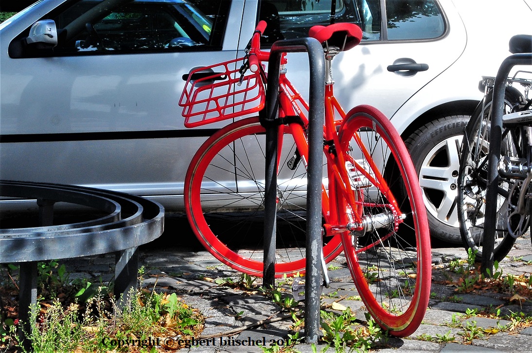 fahrrad kreuzung links gerade aus rot