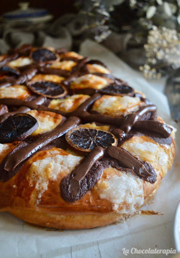 coca-de-san-juan-rellena-de-chocolate