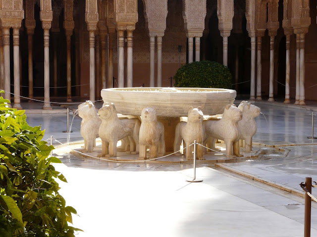 Patio de los leones, Alhambra, Granada