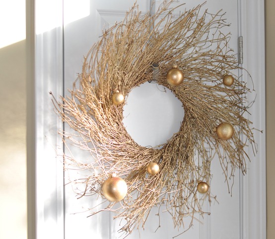 GlitteryGoldWhispyOrnamentWreath