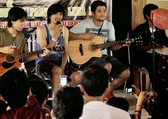 Lirik Lagu Dan Sheila On 7 Kunci Gitar