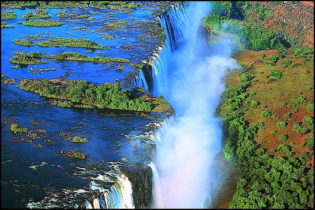 Victoria Falls (Mosi-oa-Tunya) Travel one of the largest and beautiful waterfall of the world (Part – 1)