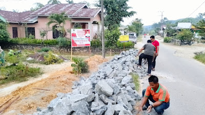 Pembangunan Turap Jalan Desa Siabu Terealisasi, Aspirasi Ropii Siregar, Anggota DPRD Kampar 