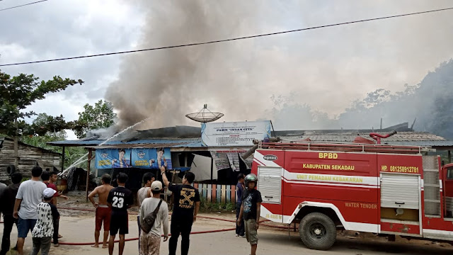 Ruko 4 Pintu di Jalan Penanjung-Tanjung Terbakar