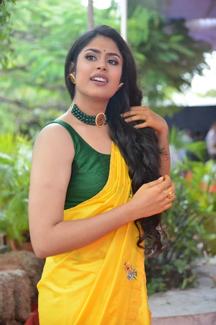 Faria Abdulla looking stunning in a yellow sleeveless saree.