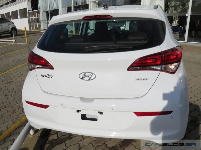 Novo Hyundai HB20 2016 - traseira - lanternas Clear Type