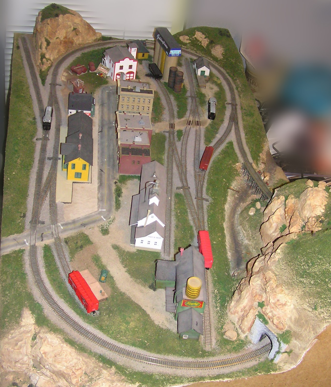 Model Railroading in 4 x 8 feet