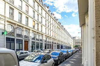 Paris : Rue des Immeubles Industriels, un lotissement homogène du XIXème siècle associant ateliers industriels et logements ouvriers - XIème