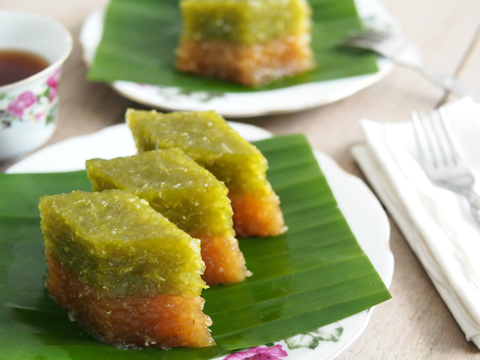 Steamed Layered Sago Cake (Kuih Sago Lapis) - BAKE WITH PAWS