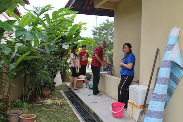 Aktiviti Mengemas Laman Rumah - Azie Kitchen