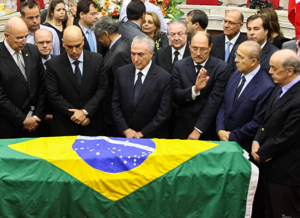 A gangue de Temer ao lado do caixão de Teori e o sorriso de Serra resumem a tragédia brasileira