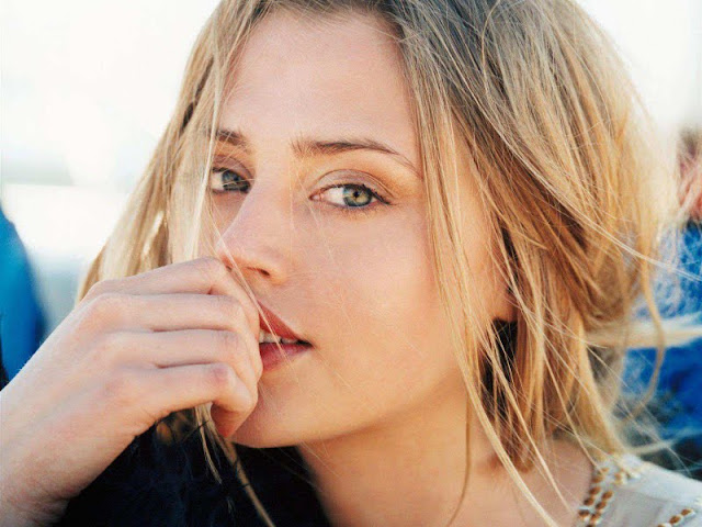 Estella Warren Biography and new Photos 2011