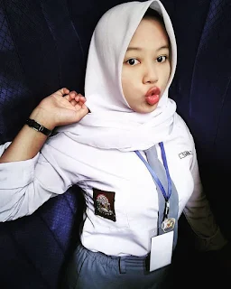 Siswi SMA Cantik Berjilbab