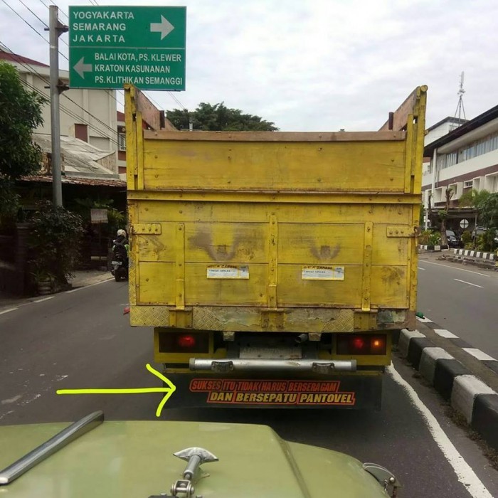 Ngakak Kata kata  di Belakang  Truk  Ini Bikin Gagal 