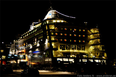 birka paradise, birka cruises, finlandsbåt, ålandsbåt, estlandsbåt, kryssningsbåt, kryssningsfartyg, fartyg, skepp, stadsgårdskajen, stockholm, rederiet, natt, kvällsljus, by night, ferry, ship, cruise, foto anders n