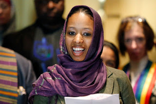 Larycia Hawkins purtând un hijab - imagine preluată de pe www.theatlantic.com