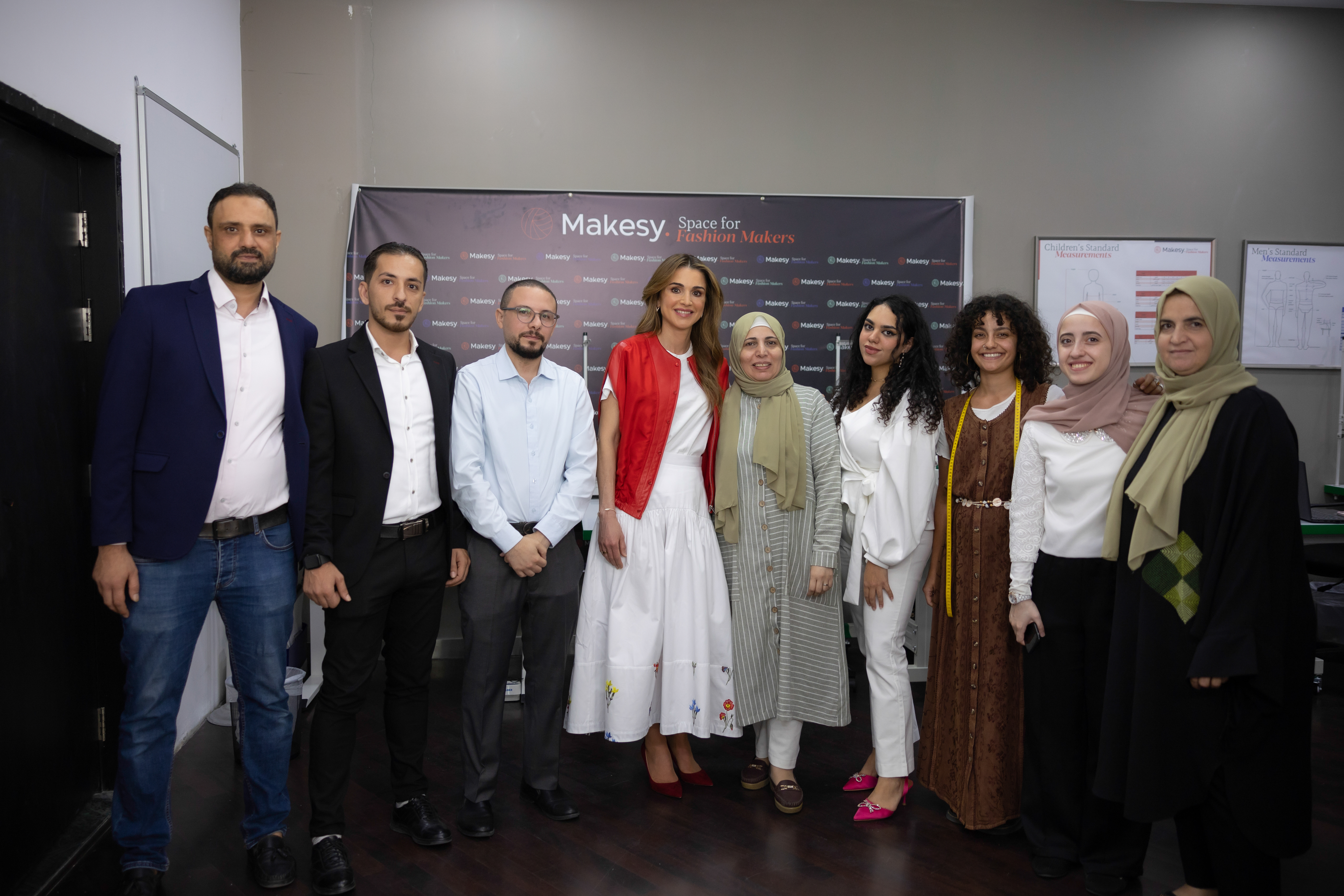 Queen Rania met with  ‘Makesy’ Mobile App Team