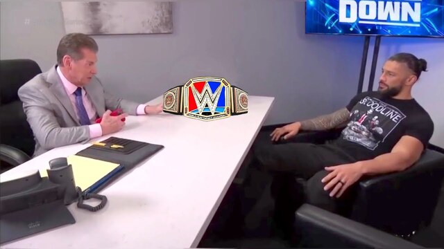 مستر مكمان يسلم رومان رينز لقب WWE الموحد الجديد ويكشف له عن خصمه القادم