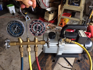 r134a gauge connected to vacuum pump