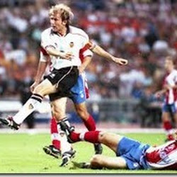 26 de junio: 16 años del gol realmente increíble de Mendieta y de “Un buen día”. El día en el que Virginia Díaz nos mencionó en antena.