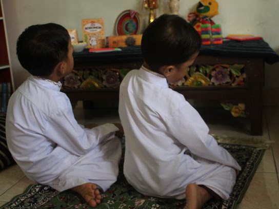 Tips Mengajak Si Kecil Salat Tarawih