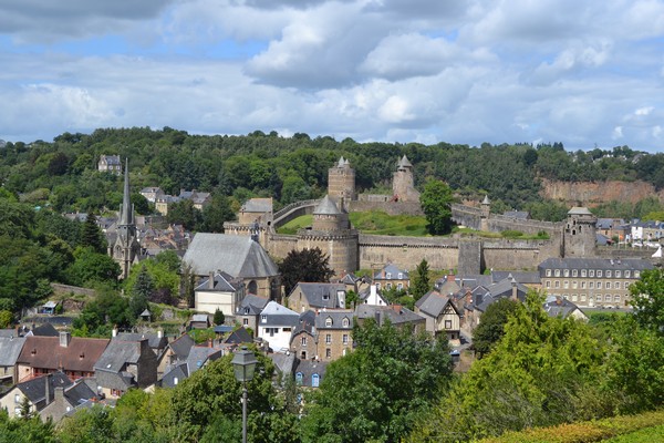 guia visitar fougeres bretaña francesa