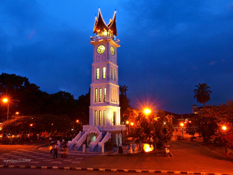 Wisata Ke Jam Gadang di Bukit Tinggi Sumatra Barat 