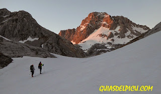 Fernando Calvo guia de alta montaña en picos de europa, rab equipment, kayland, lowealpine