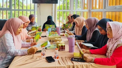 Ibu-Ibu Pegawai Disparpora Bulukumba Lanjutkan Program "Bulukumba Cinta Al-Quran"