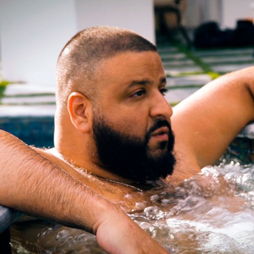 DJ Khaled sem camisa