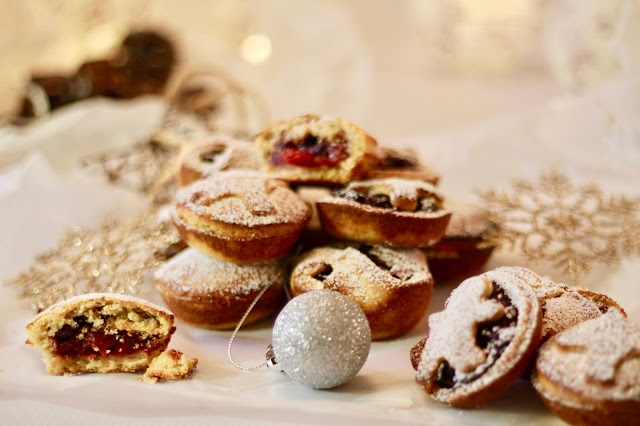 Cranberry, pecan and orange mince pies (vegetarian and alcohol-free)