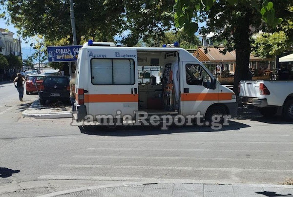 Στυλίδα: Αυτοκίνητο ανέβηκε στην πλατεία