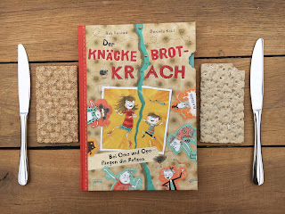 "Der Knäckebrotkrach: Bei Oma und Opa fliegen die Fetzen" von Bob Konrad, illustriert von Daniela Kohl, Arena Verlag, Rezension auf Kinderbuchblog Familienbücherei